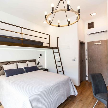 Premium Rooms By Hi5 - Style At The Comedy Theater ブダペスト エクステリア 写真