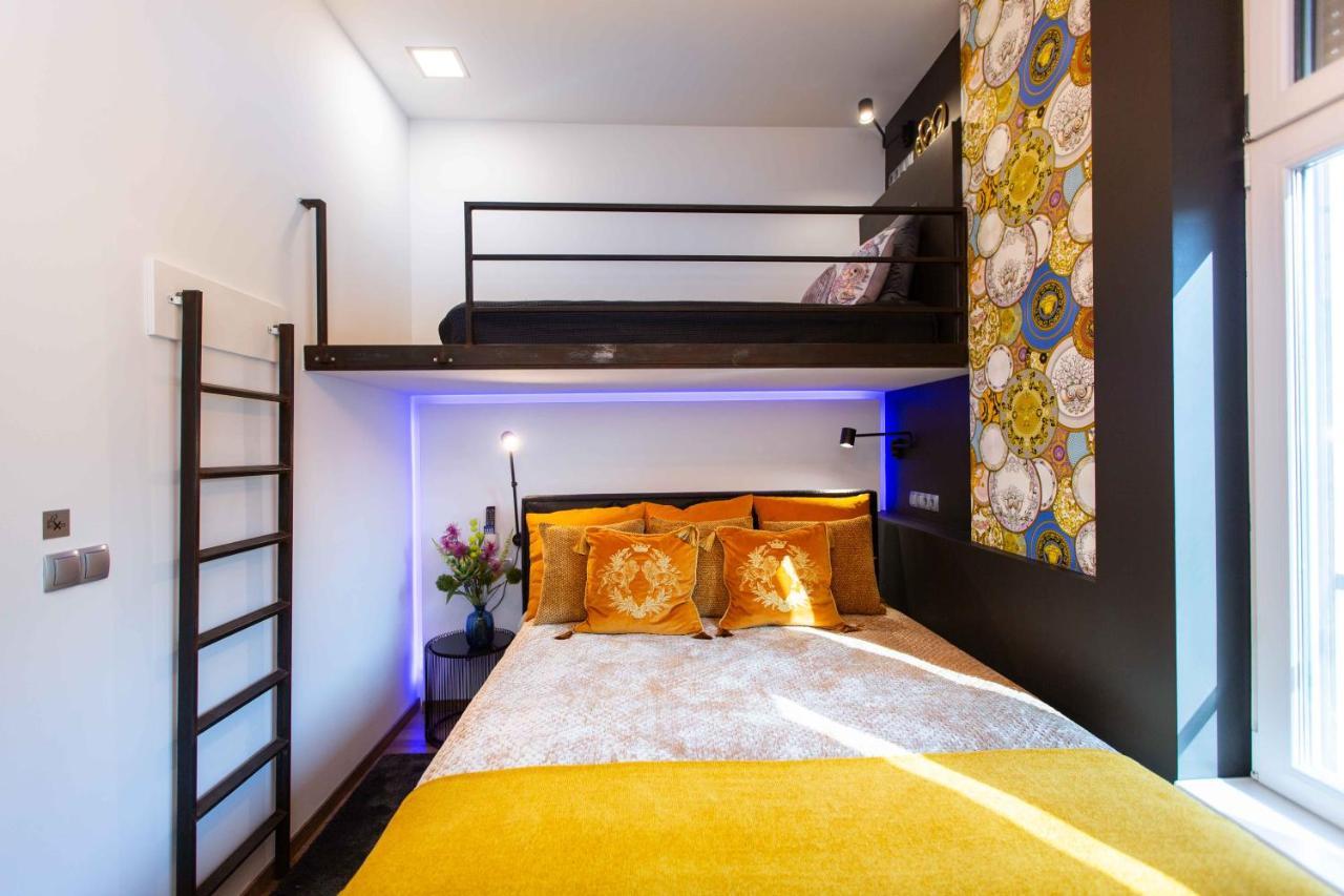 Premium Rooms By Hi5 - Style At The Comedy Theater ブダペスト エクステリア 写真